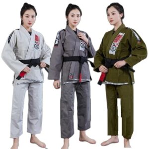 Costume de Jitsu pour femmes, uniforme de jjj Gi, style brésilien Kimono judo/ JJB Tenue arts martiaux en 3 couleurs différentes : blanc kaki et noir porté par une asiatique