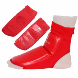 Protection pieds entrainements de sport enfants et adultes rouges présentées sur fond blanc