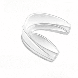 Protège Dents Karaté Moulable en Plastique sur fond blanc